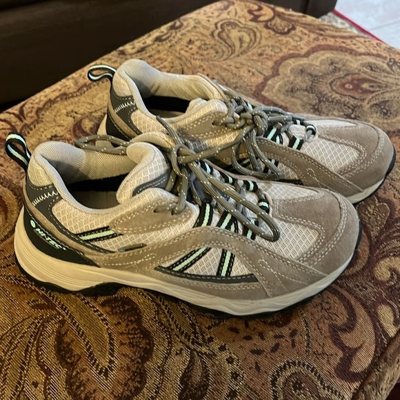 Hiking size 7 - Picture 1 of 2